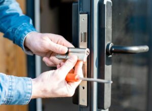 How to hire a Locksmith